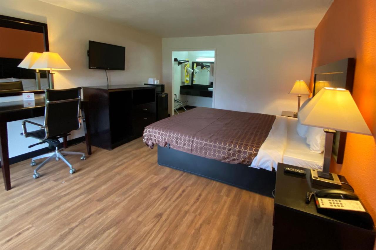 | Landmark Hotel