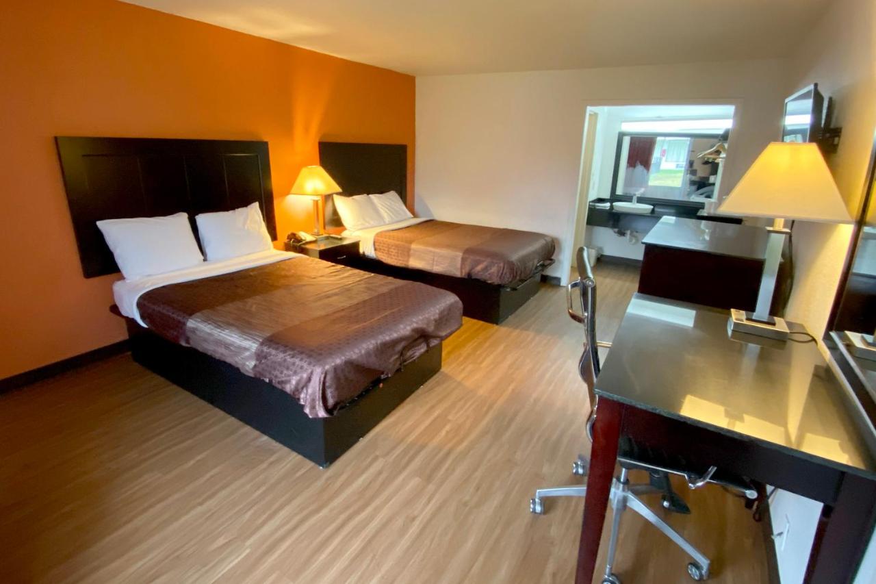 | Landmark Hotel
