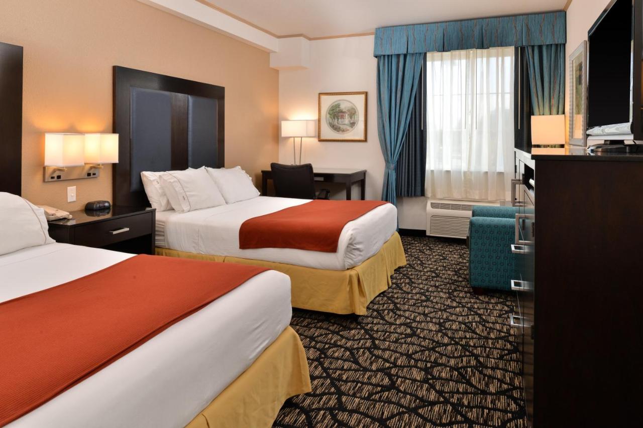 Twin Room - Mobility Access with Bath Tub at Holiday Inn Express & Suites Tacoma South - Lakewood by IHG