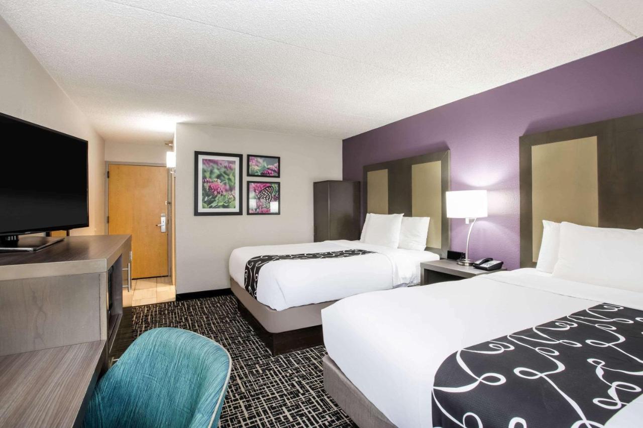 Deluxe Queen Room with Two Queen Beds at La Quinta Inn by Wyndham Davenport & Conference Center