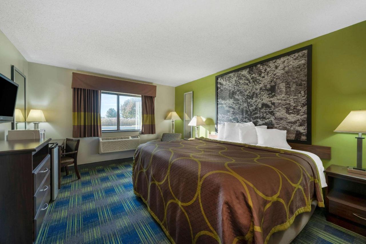 | Super 8 by Wyndham Cleveland