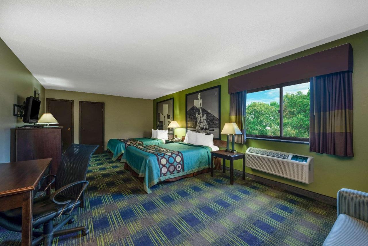 | Super 8 by Wyndham Cleveland