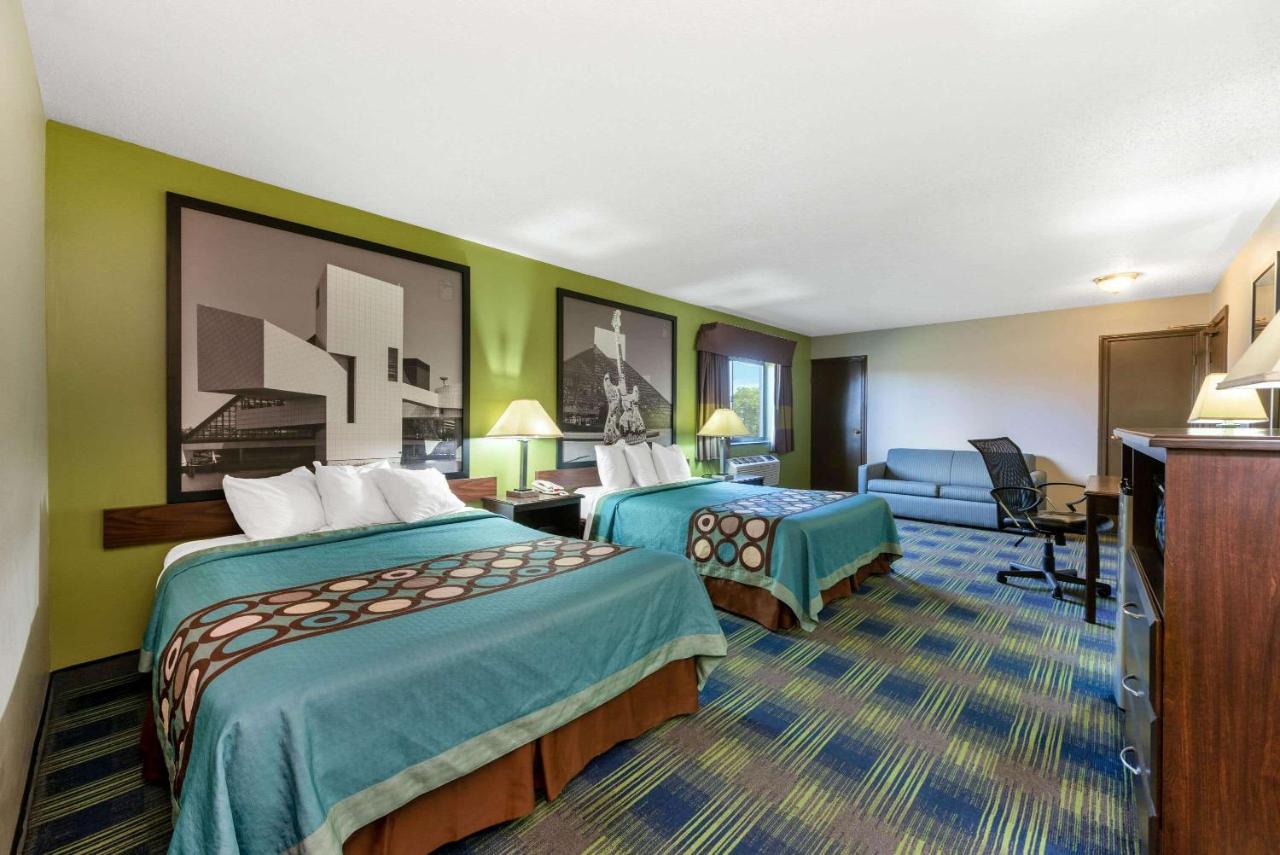 | Super 8 by Wyndham Cleveland
