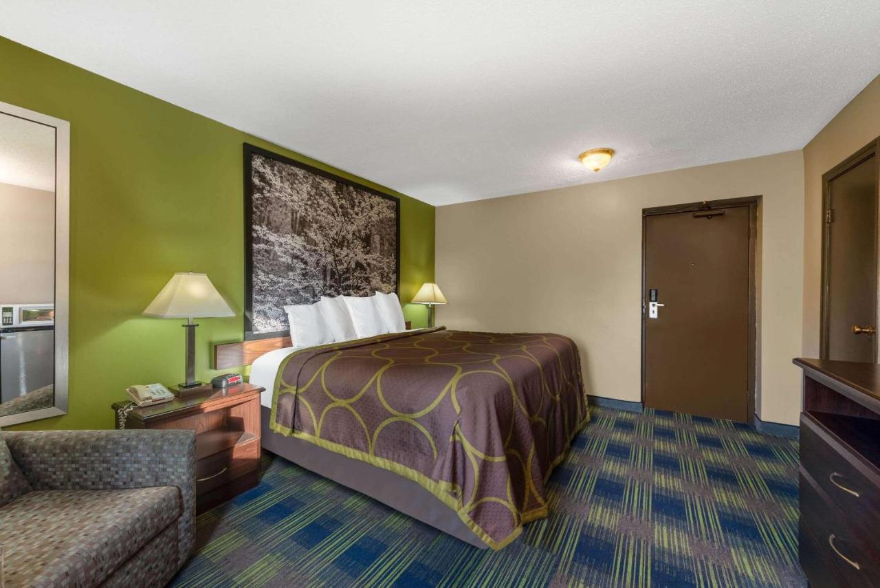 | Super 8 by Wyndham Cleveland