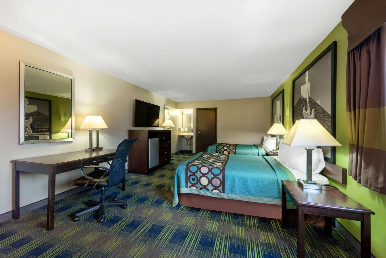 | Super 8 by Wyndham Cleveland