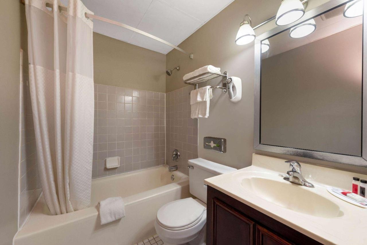 | Super 8 by Wyndham Cleveland