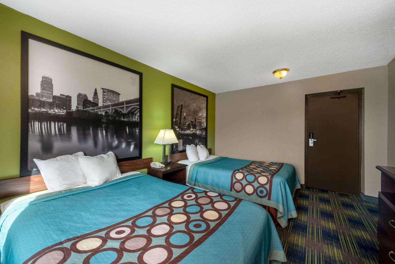 | Super 8 by Wyndham Cleveland