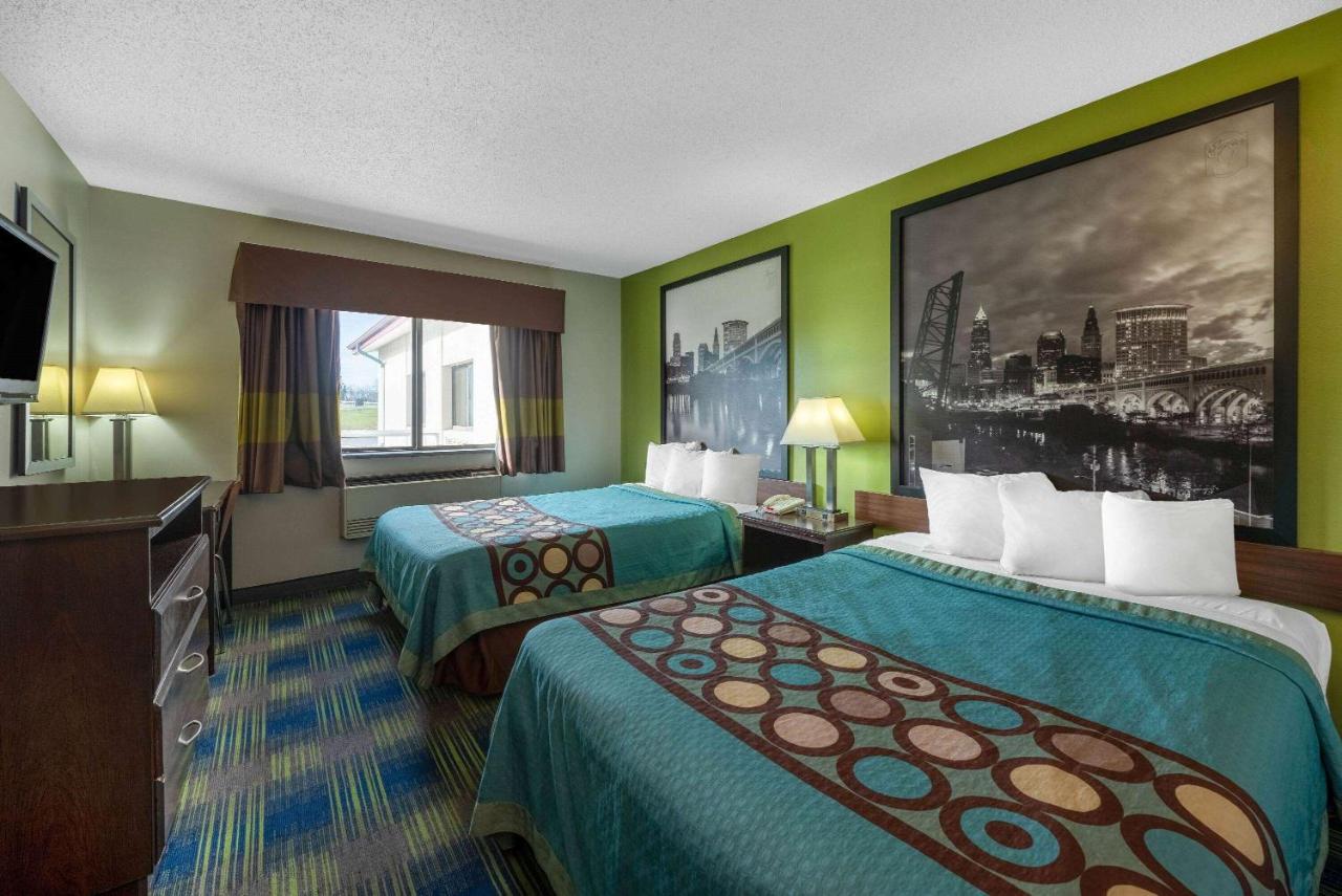 | Super 8 by Wyndham Cleveland