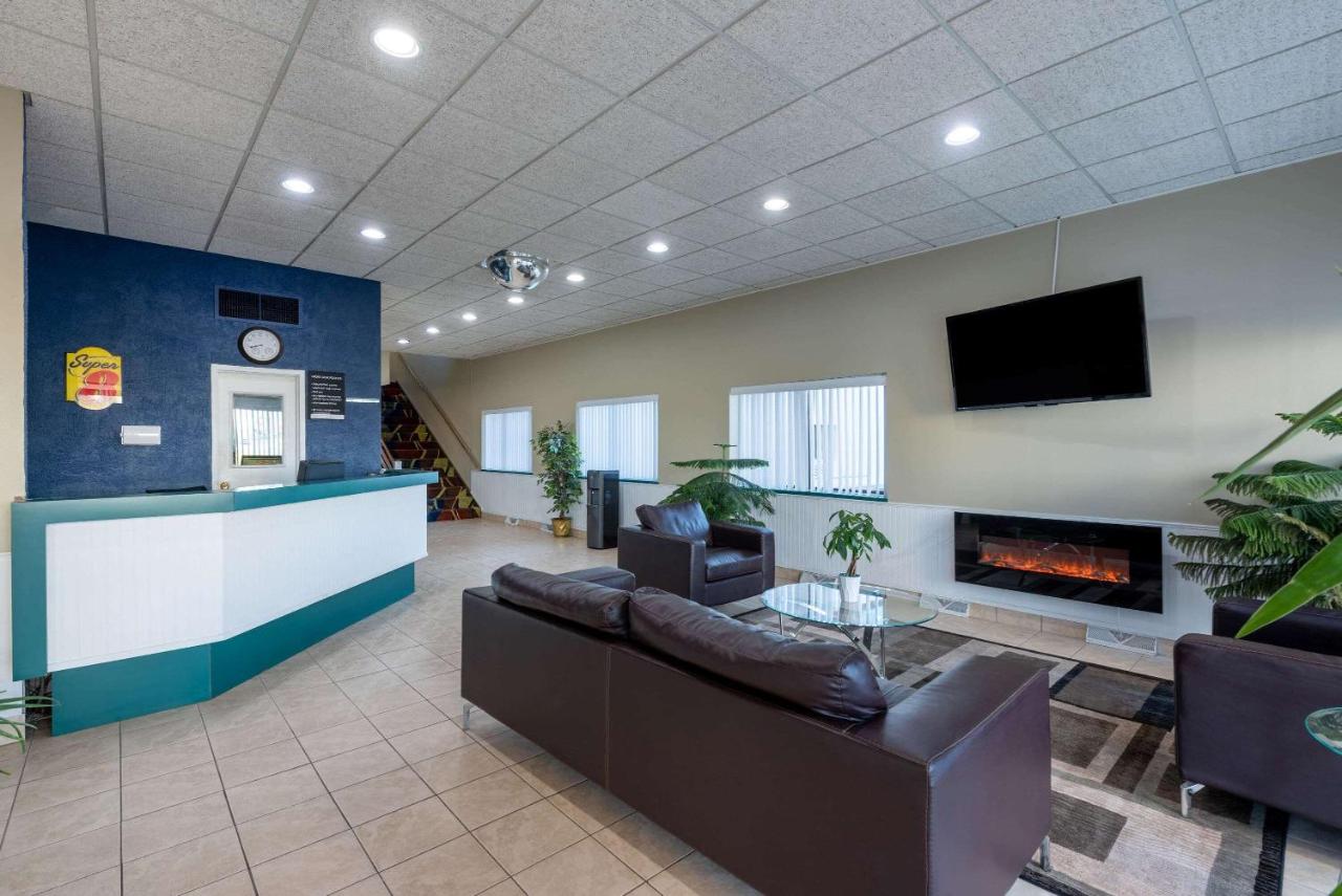 | Super 8 by Wyndham Cleveland