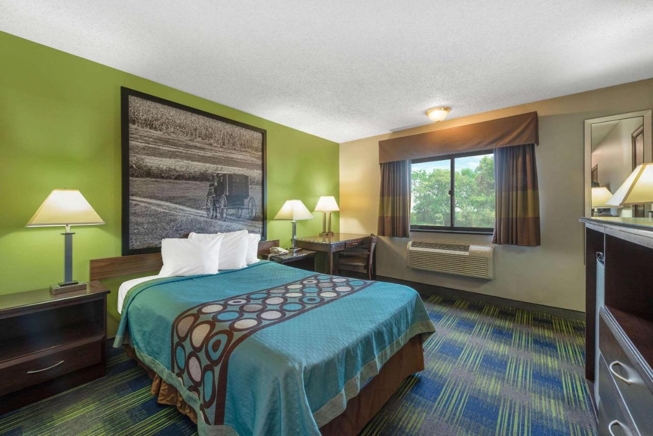 | Super 8 by Wyndham Cleveland