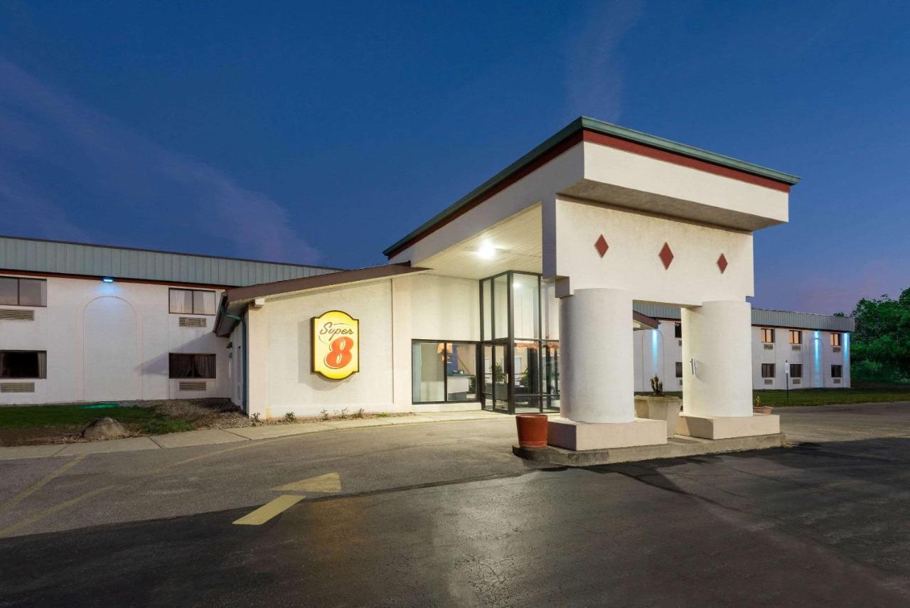 | Super 8 by Wyndham Cleveland