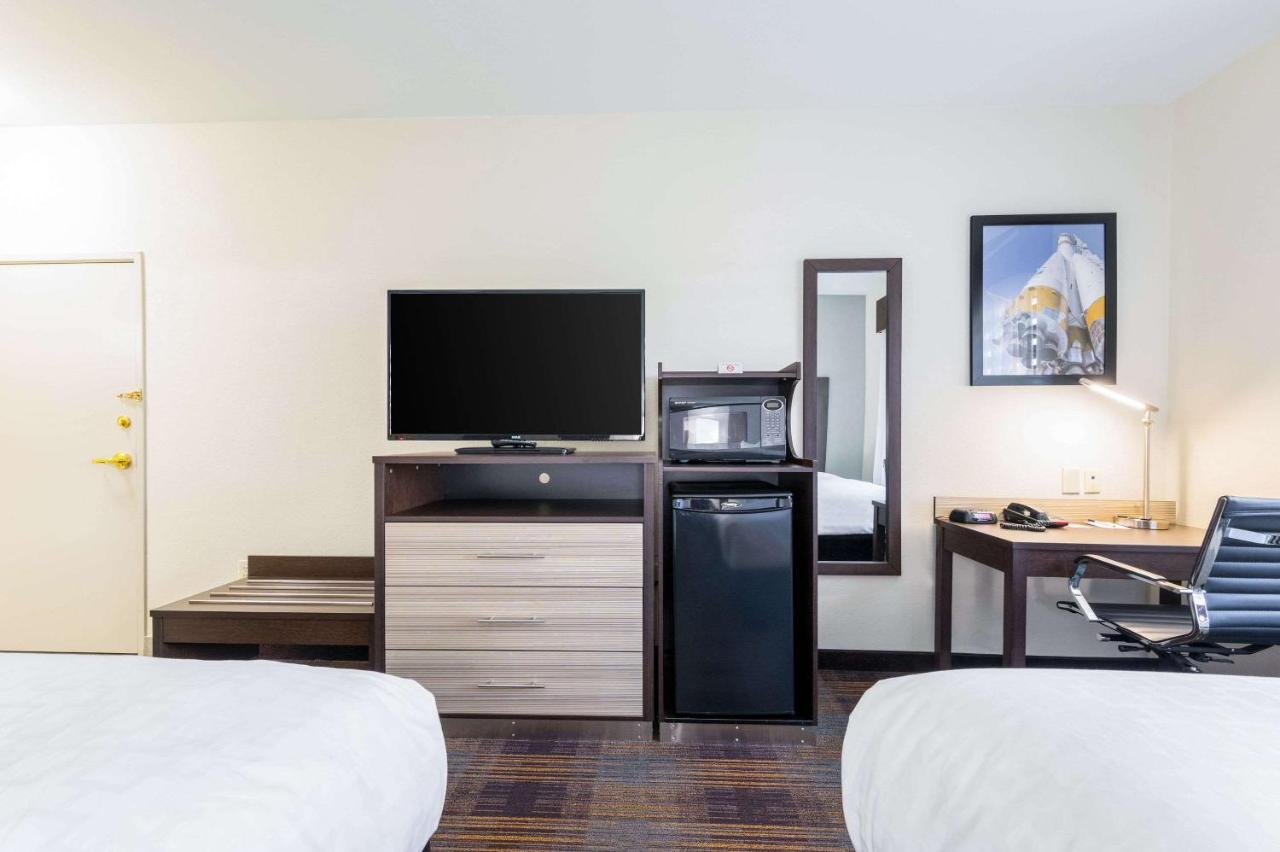 Queen Room with Two Queen Beds - Accessible/Non-Smoking at Clarion Pointe Madison Huntsville