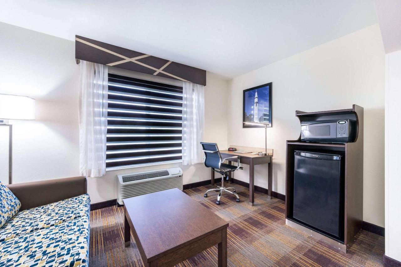 Queen Suite with Two Queen Beds and Sofa Bed - Non-Smoking at Clarion Pointe Madison Huntsville
