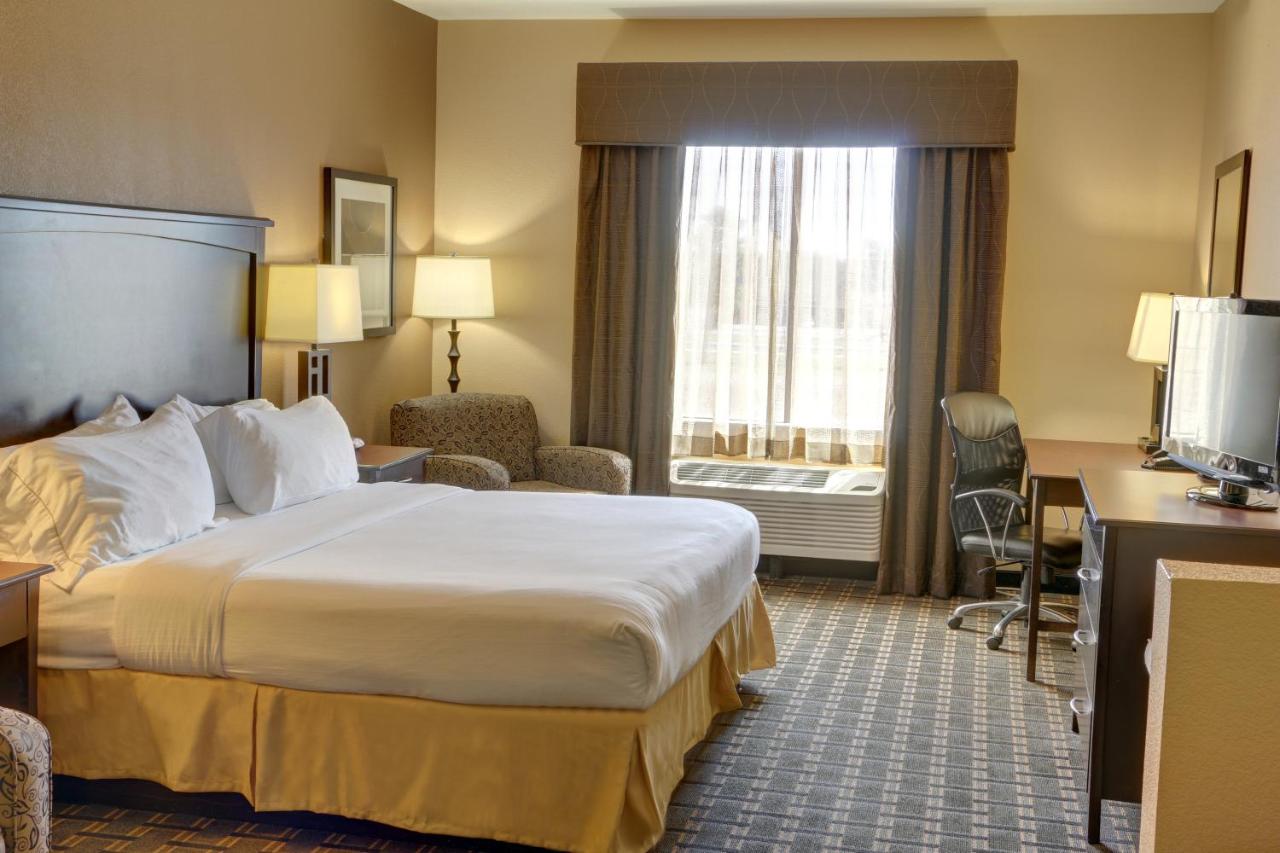  | Holiday Inn Express Hotel & Suites Texarkana East, an IHG Hotel