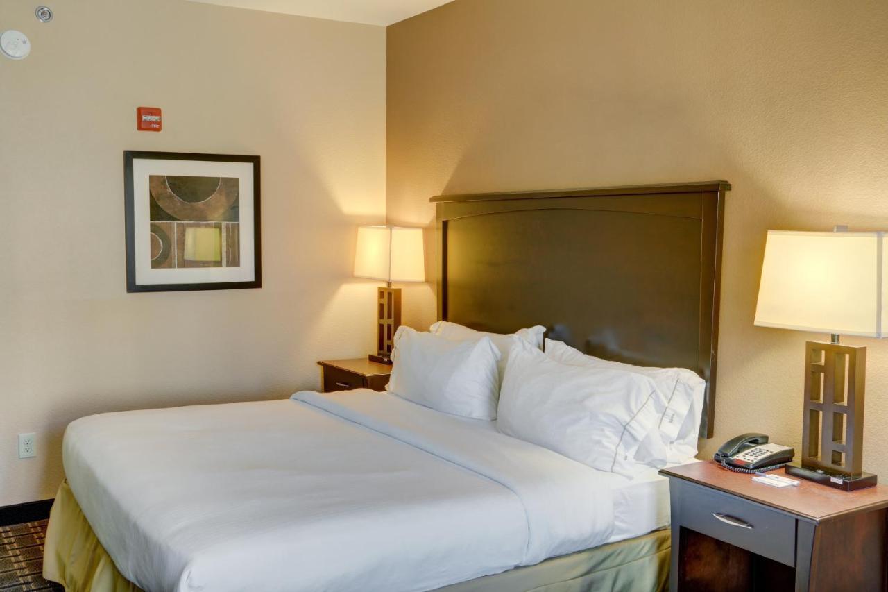  | Holiday Inn Express Hotel & Suites Texarkana East, an IHG Hotel