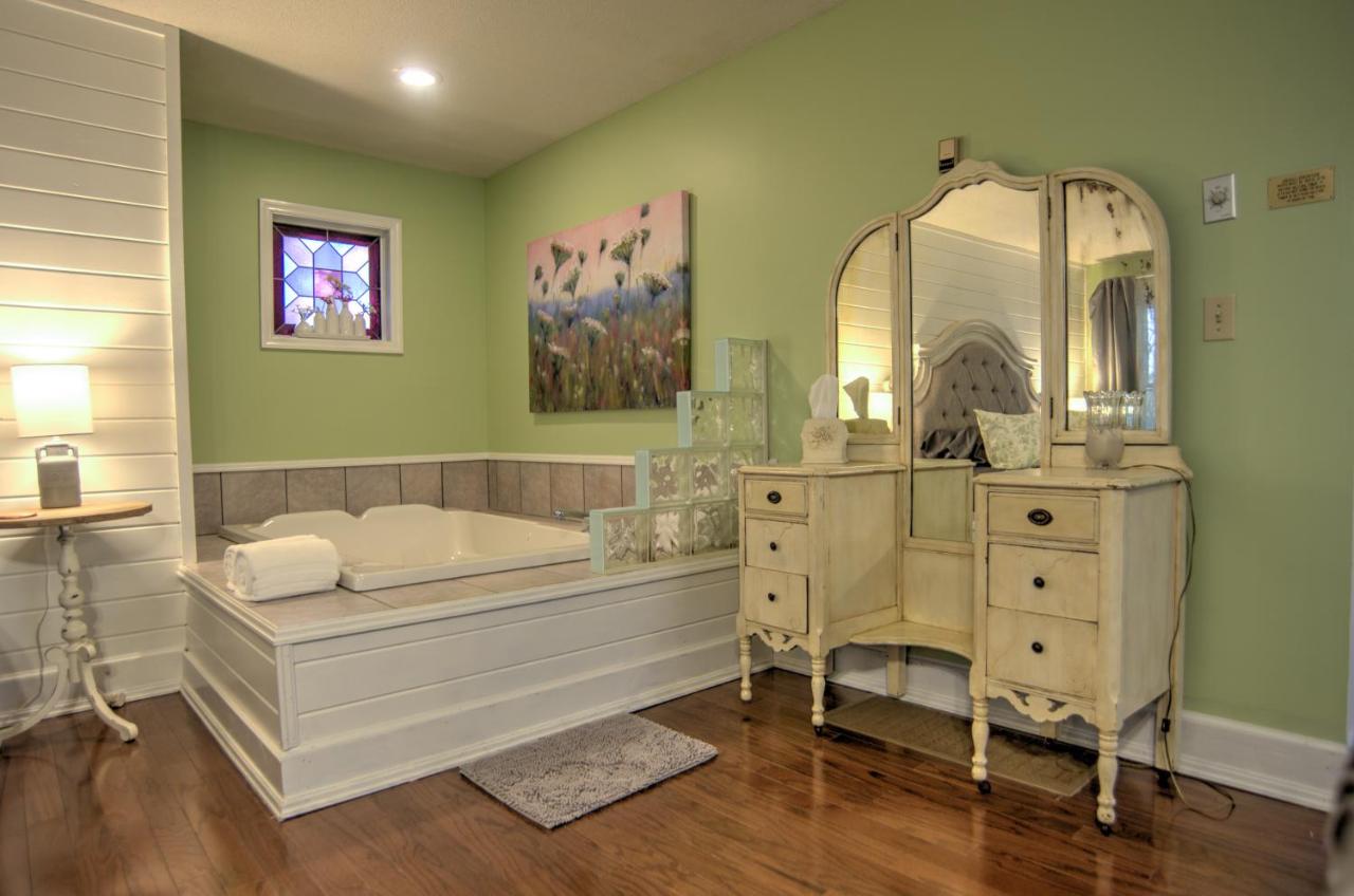 | Blue Mountain Mist Country Inn