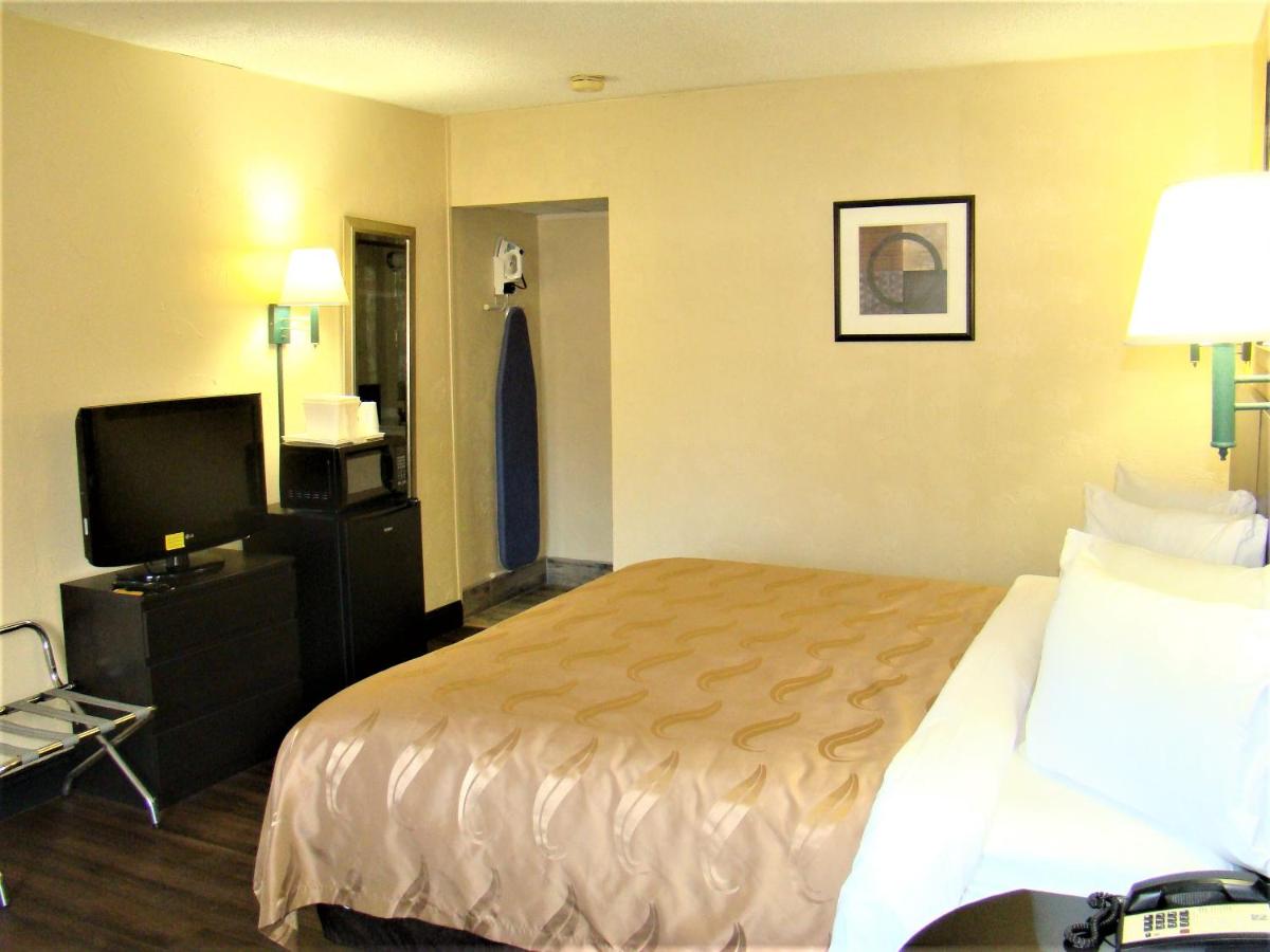 One-Bedroom King Suite - Non-Smoking at Baymont by Wyndham Front Royal Near Shenandoah National Park