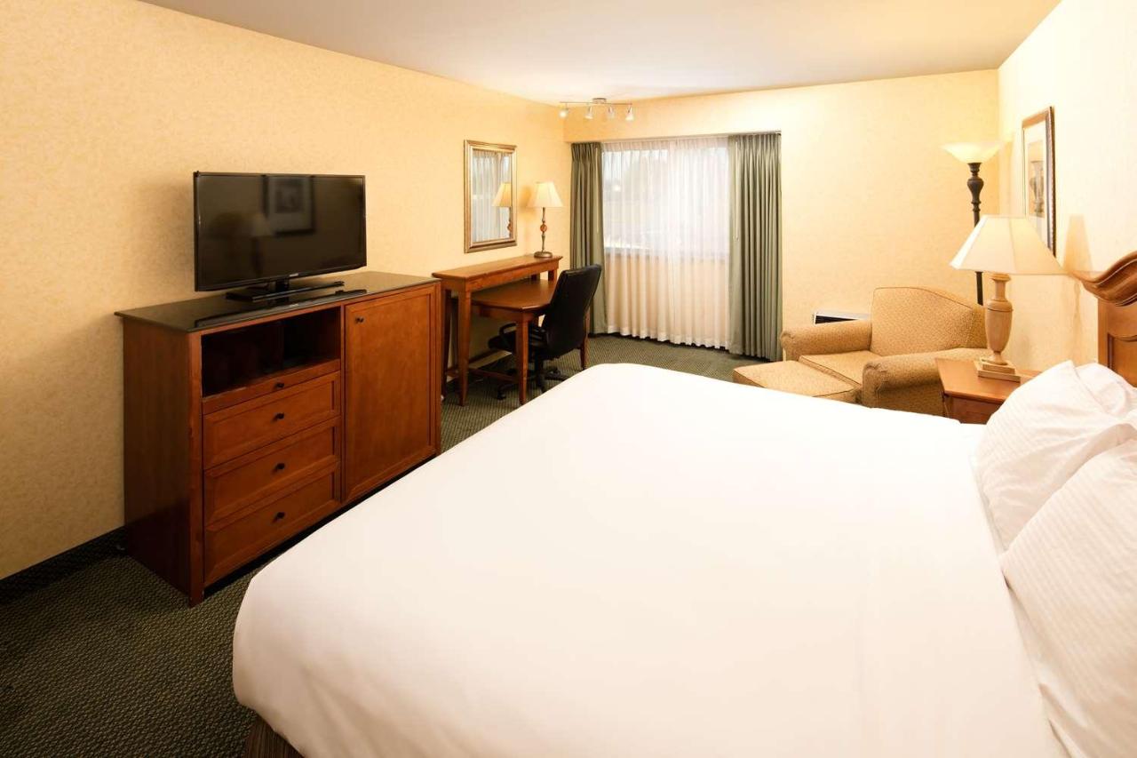 King Room - Disability Access at Red Lion Hotel Wenatchee City Center