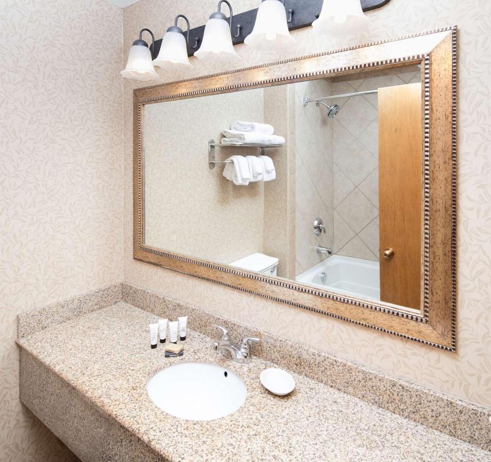 King Room - Disability Access at Red Lion Hotel Wenatchee City Center
