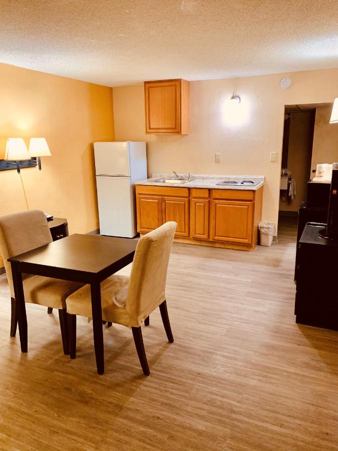 One-Bedroom King Suite - Non-Smoking at Baymont by Wyndham Front Royal Near Shenandoah National Park