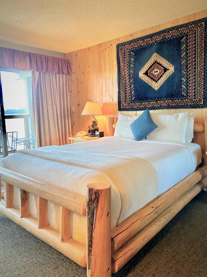 Queen Room at Tahoe Lakeshore Lodge & Spa