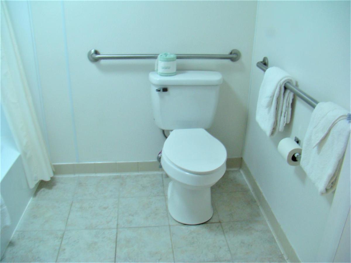 King Room - Mobility Access/Non-Smoking at Baymont by Wyndham Front Royal Near Shenandoah National Park