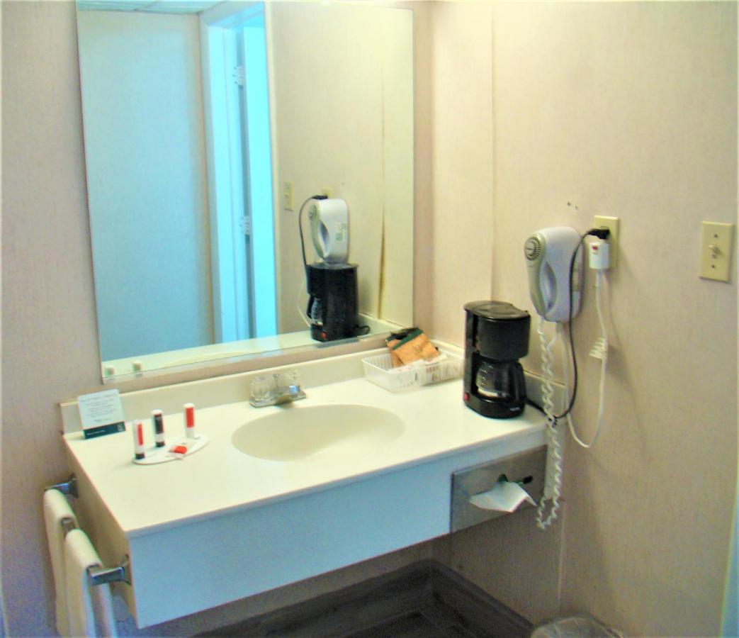One-Bedroom King Suite - Non-Smoking at Baymont by Wyndham Front Royal Near Shenandoah National Park