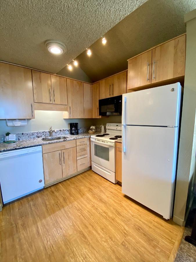 Two-Bedroom Apartment at Tahoe Lakeshore Lodge & Spa