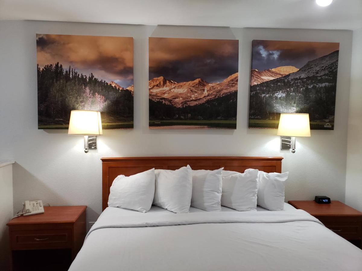Queen Room - Mobility Access/Non-Smoking at Days Inn by Wyndham Bishop