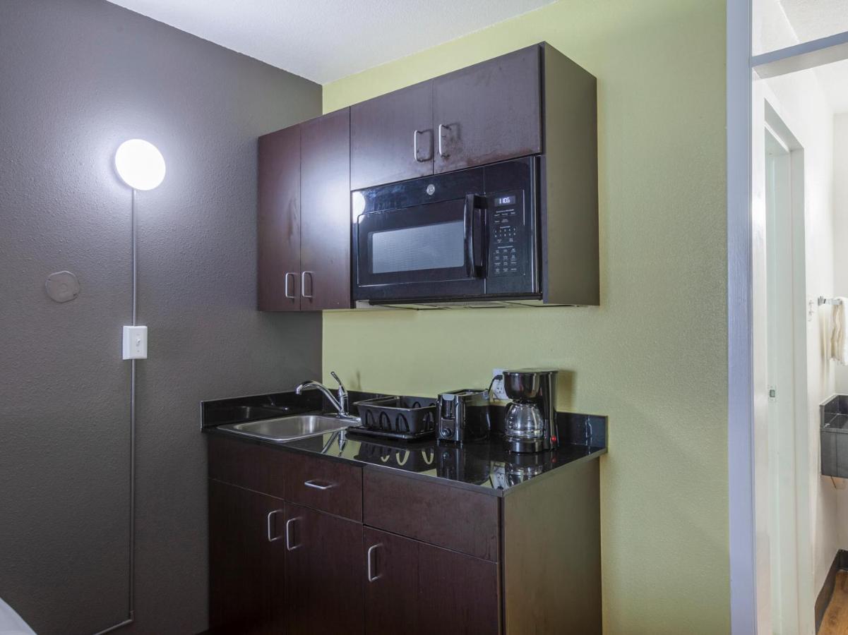 | OYO Hotel Baton Rouge - Mead Rd