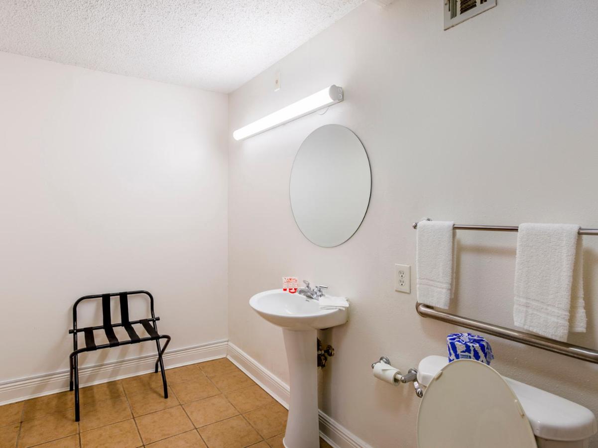 | OYO Hotel Baton Rouge - Mead Rd