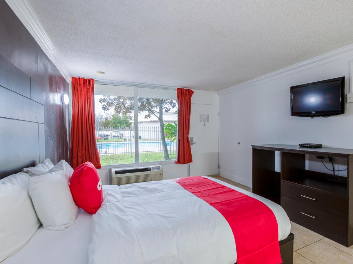 | OYO Hotel Baton Rouge - Mead Rd