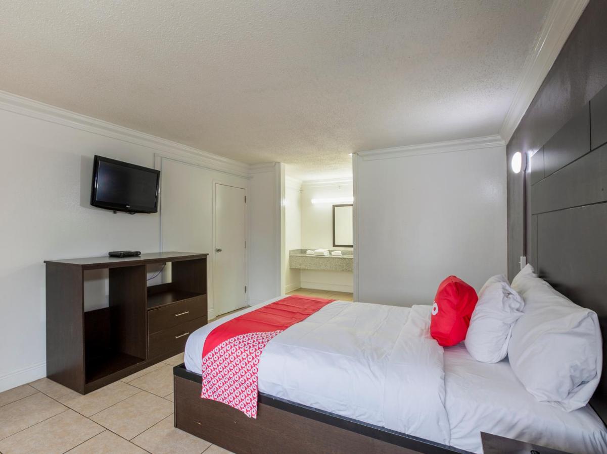 | OYO Hotel Baton Rouge - Mead Rd