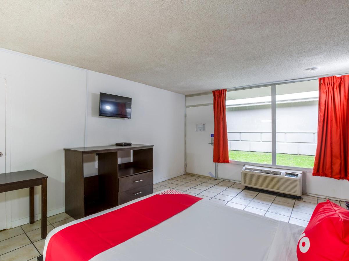 | OYO Hotel Baton Rouge - Mead Rd