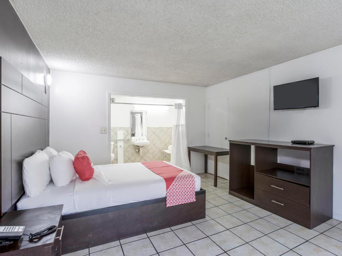 | OYO Hotel Baton Rouge - Mead Rd