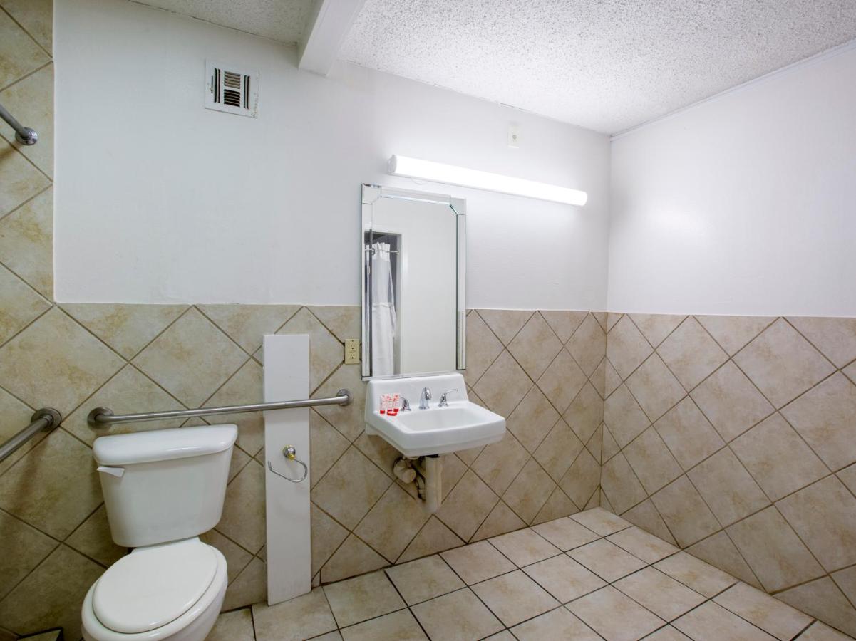 | OYO Hotel Baton Rouge - Mead Rd