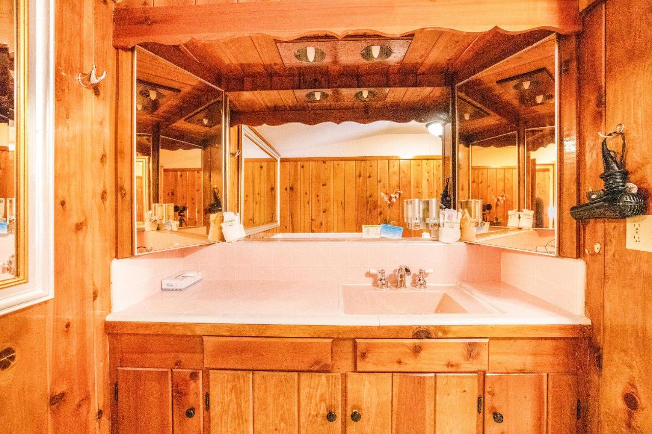 | The Kern Lodge