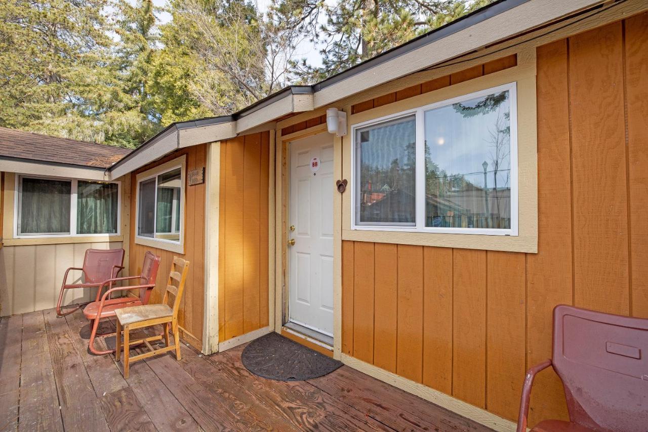 Blue Bird Cabin - No Pets at Sleepy Hollow Cabins and Hotel