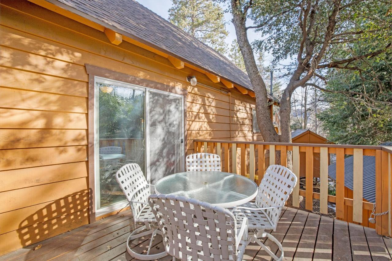 Gregory’s Den Suite - Pet-Friendly at Sleepy Hollow Cabins and Hotel