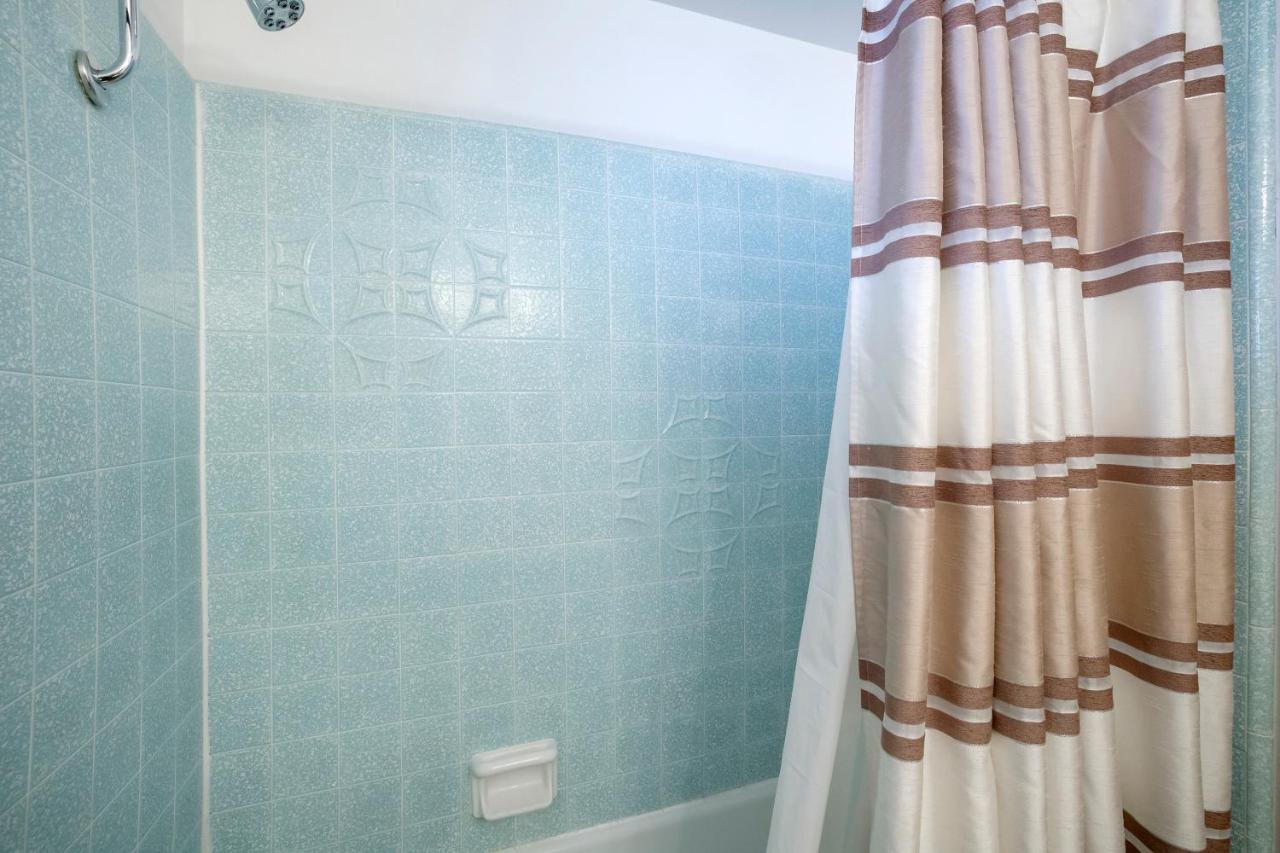 Deluxe Double Room - Pet-Friendly at Sleepy Hollow Cabins and Hotel