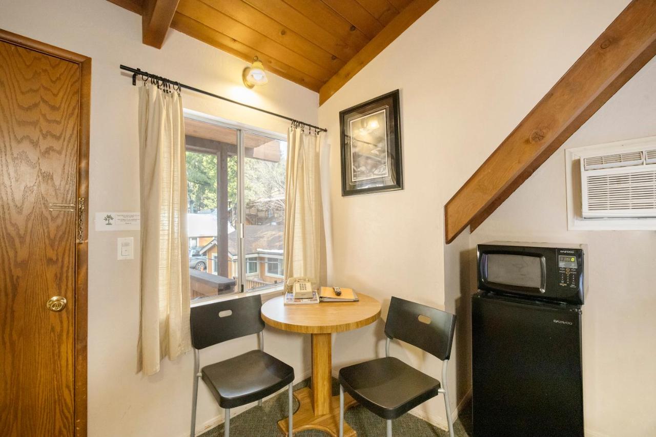 Deluxe Double Room - Pet-Friendly at Sleepy Hollow Cabins and Hotel