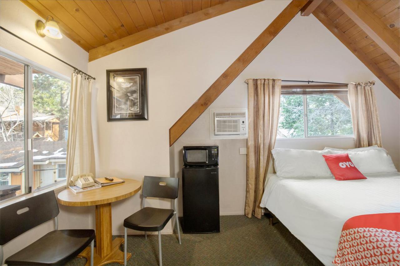 Deluxe Double Room - Pet-Friendly at Sleepy Hollow Cabins and Hotel
