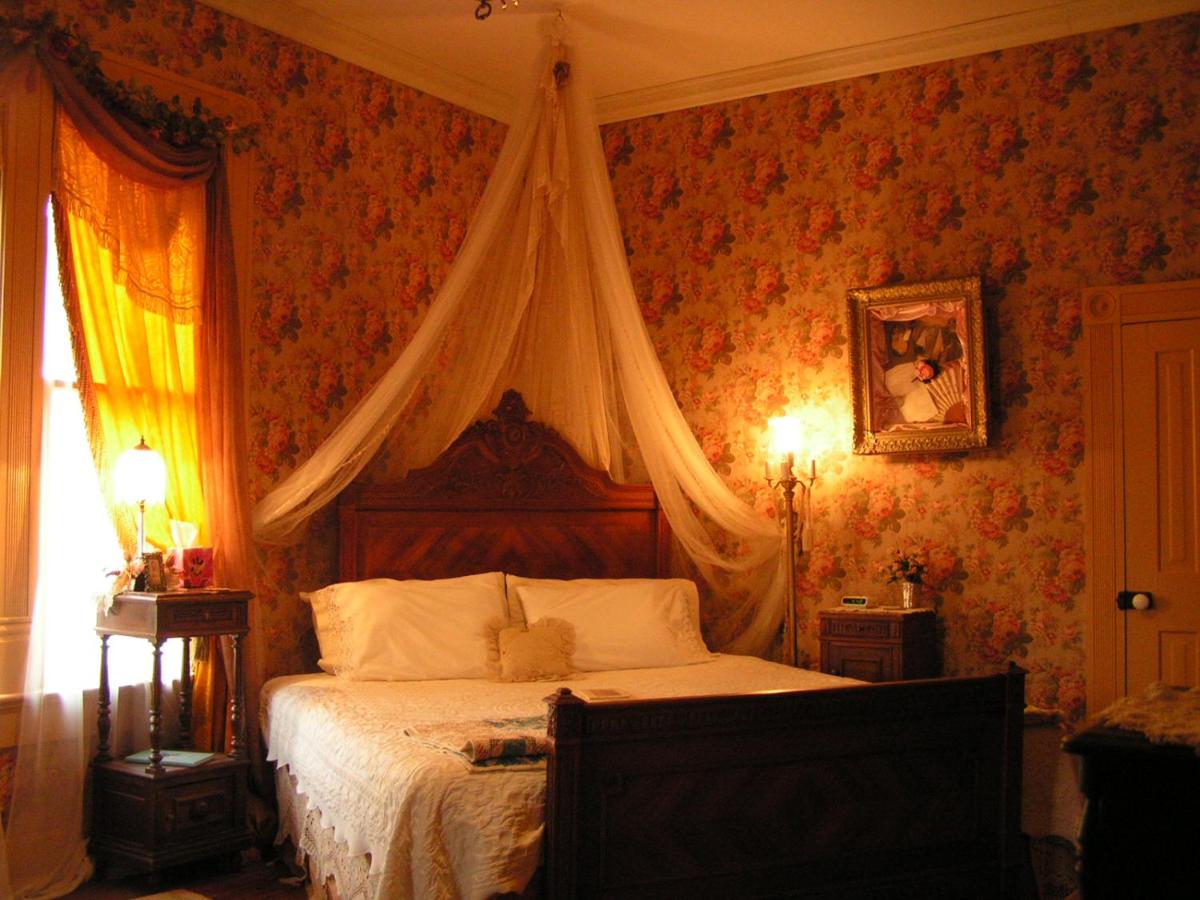  | Carleton House Bed and Breakfast