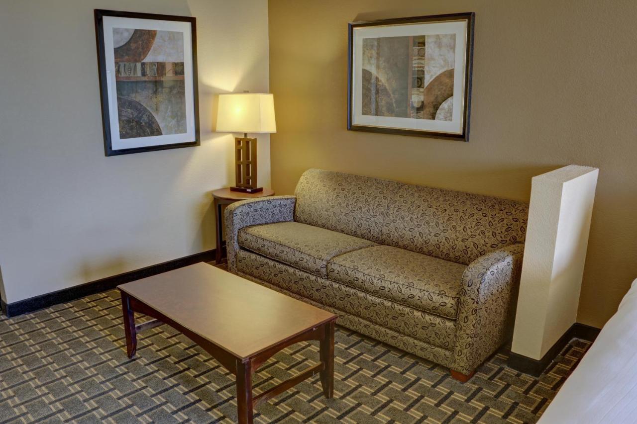 Suite with Mobility Accessible Tub at Holiday Inn Express Hotel & Suites Huntsville by IHG