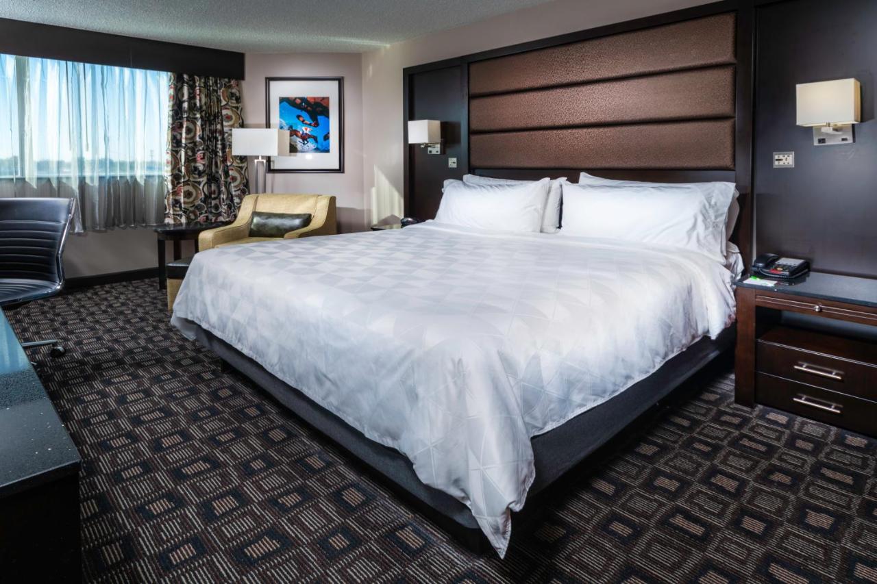 King Room - Hearing Accessible - Roll-in Shower/Non-Smoking at Holiday Inn Louisville East - Hurstbourne by IHG
