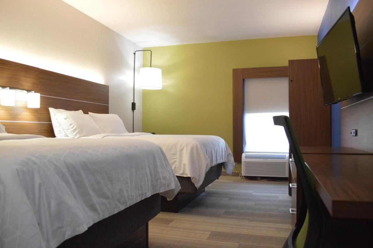 Queen Room with Two Queen Beds - Non-Smoking at Holiday Inn Express & Suites Batesville by IHG