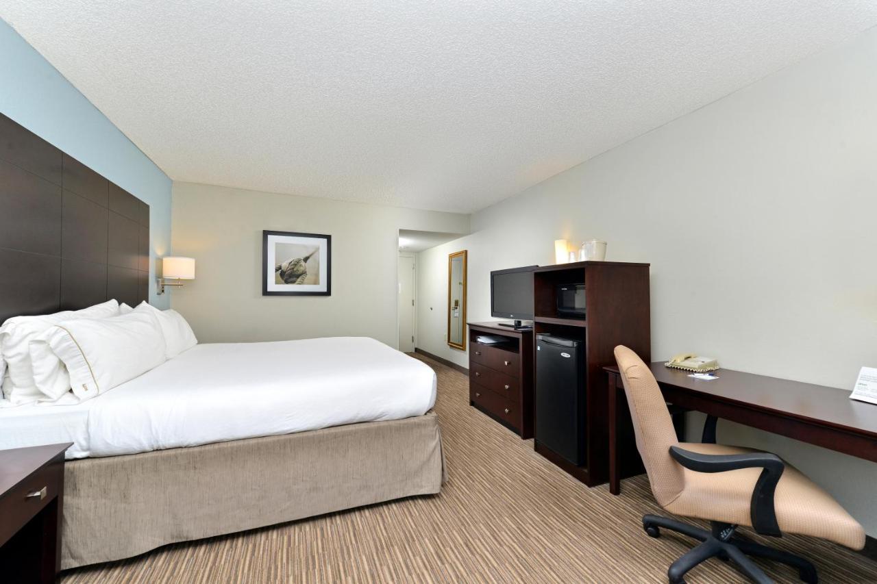  | Holiday Inn Express Hotel & Suites Tampa-Rocky Point Island