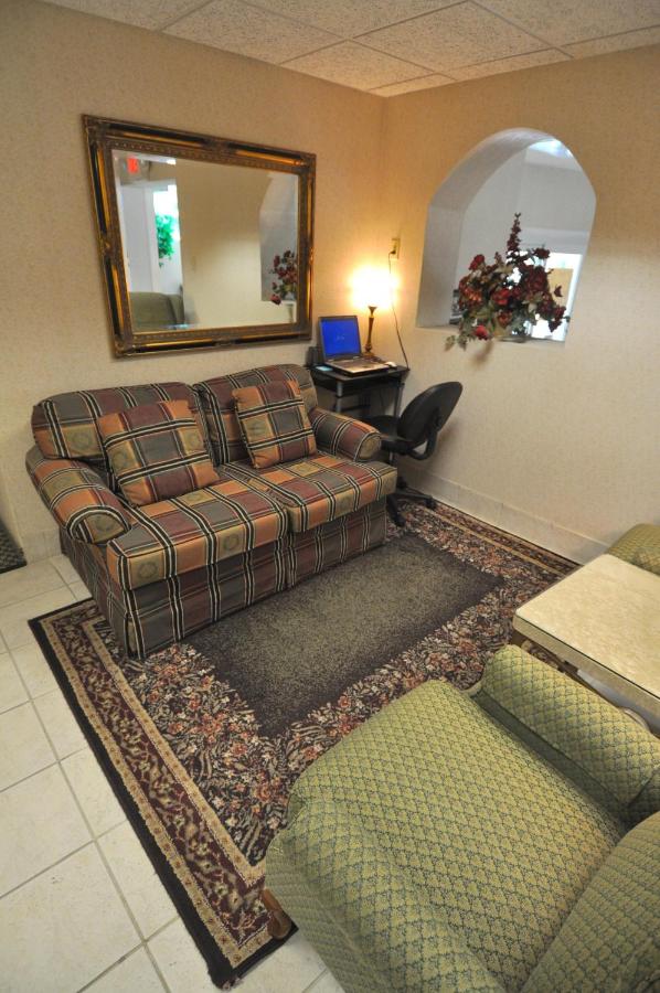 | Hillside Inn