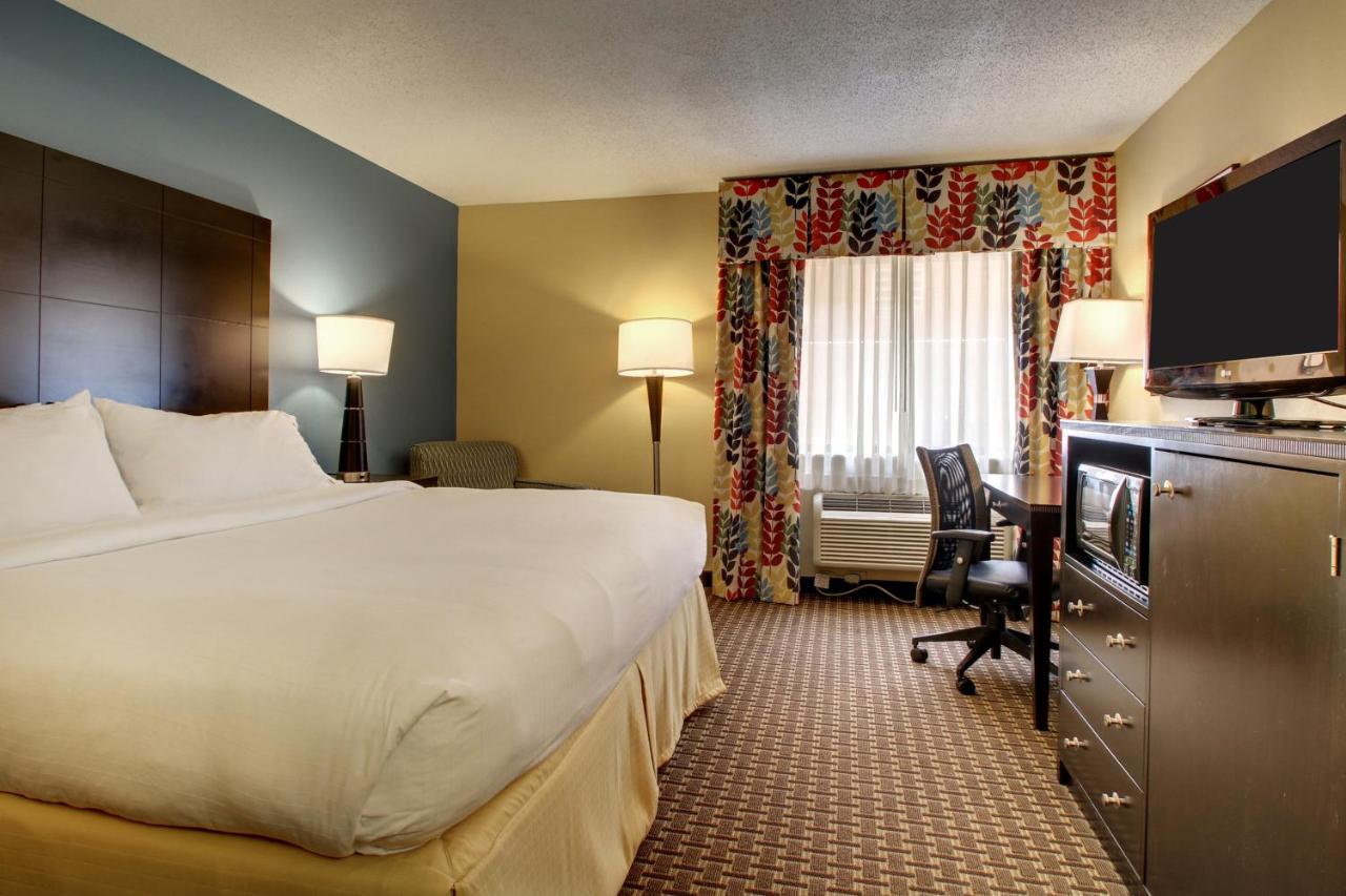 | Holiday Inn Express Hotel Fort Campbell-Oak Grove, an IHG Hotel