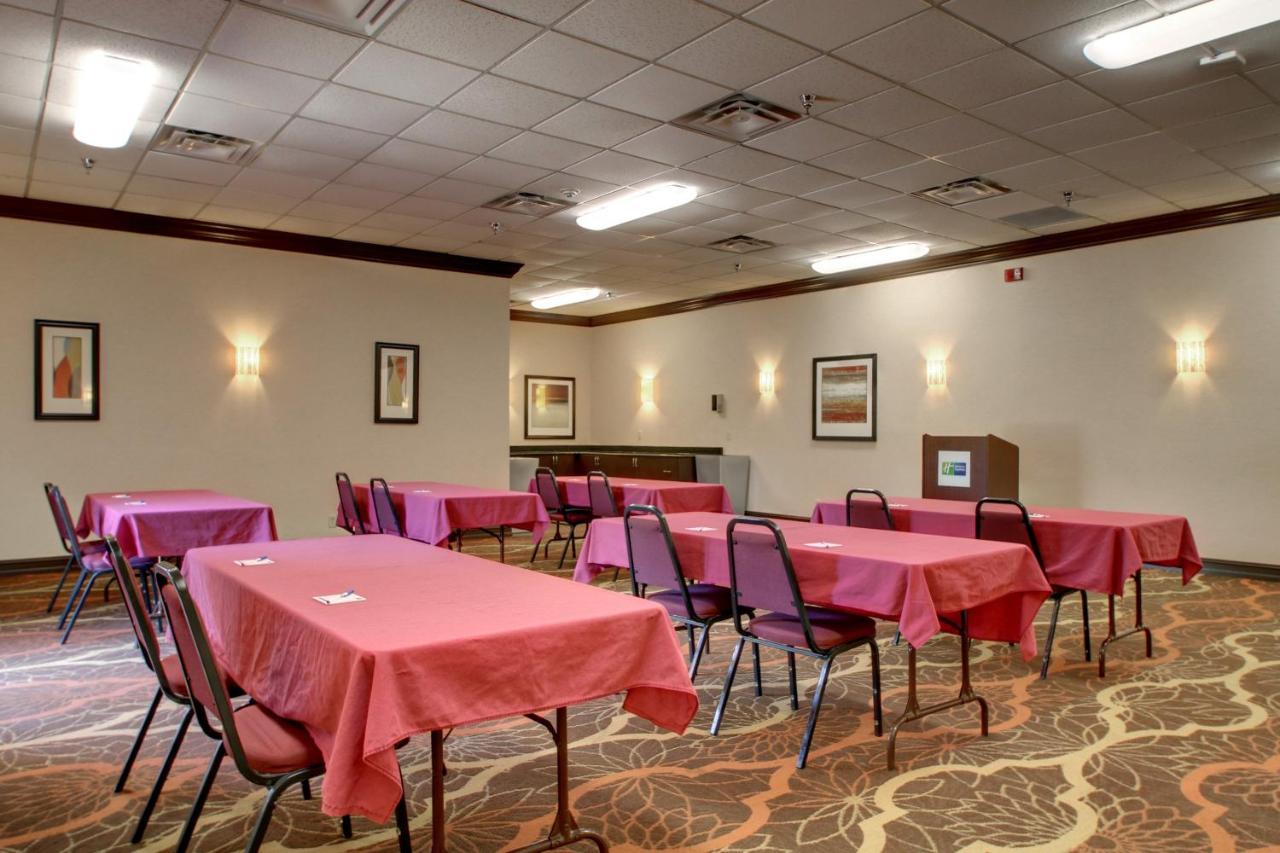 | Holiday Inn Express Hotel Fort Campbell-Oak Grove, an IHG Hotel